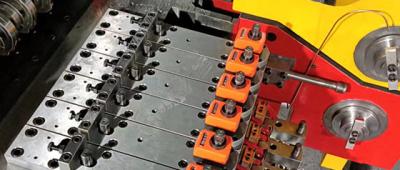 Skirtumas tarp varžtų formavimo ir detalių formavimo mašinų